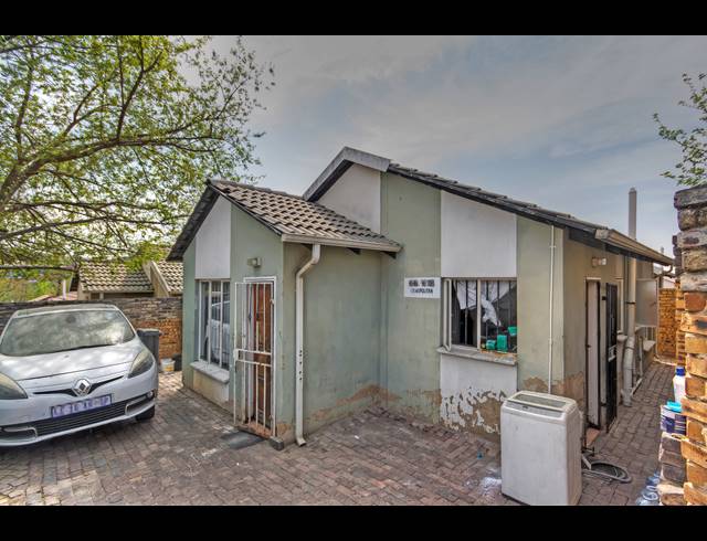 3 BEDROOM HOUSE FOR SALE IN COSMO CITY